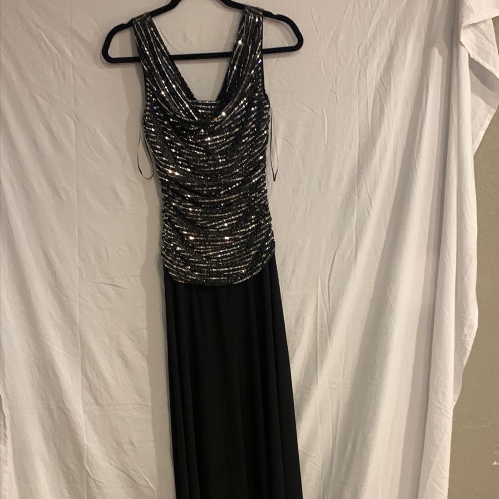 R and M Richard’s, size 6 ,Elegant Black and Silver Evening Dress. Great cond